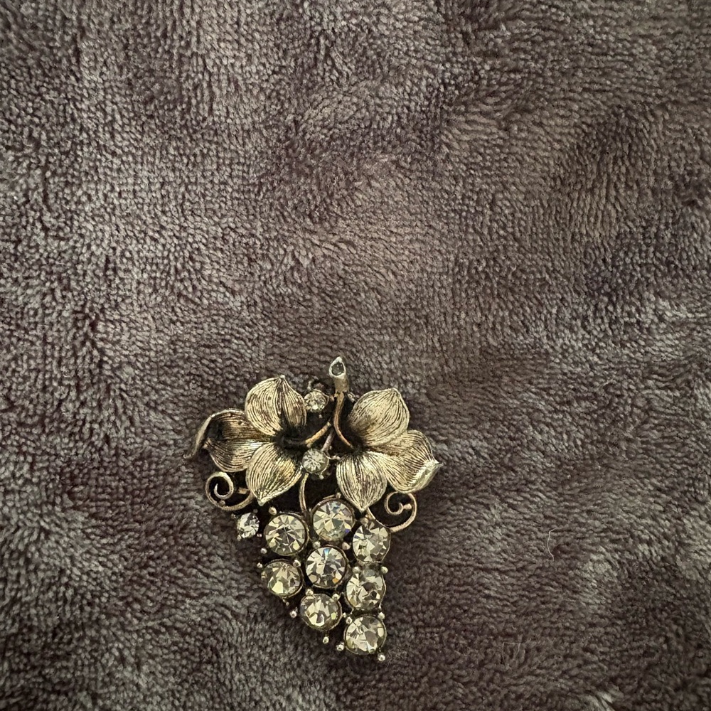 Vintage Style Floral Brooch with Rhinestones